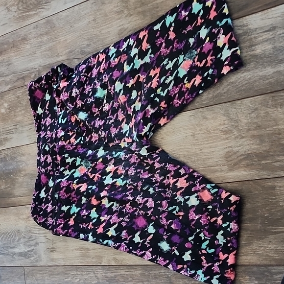 Pineapples, motorcycles, houndstooth, lilies , wolves, and moon & stars leggings - Picture 5 of 8